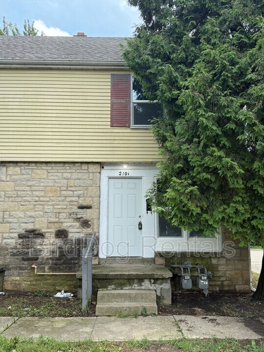 2099-2101 W Mound St in Columbus, OH - Building Photo
