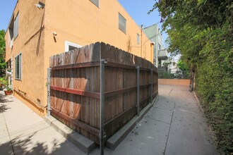 1022 Croft Ave in West Hollywood, CA - Building Photo - Building Photo