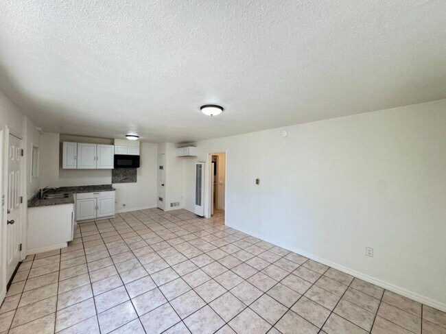 1233 Clela Ave in East Los Angeles, CA - Building Photo - Building Photo