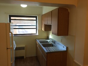 2440 Losantiville Ave, Unit 3 in Cincinnati, OH - Building Photo - Building Photo