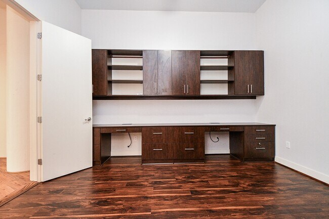 property at 5005 Hidalgo St