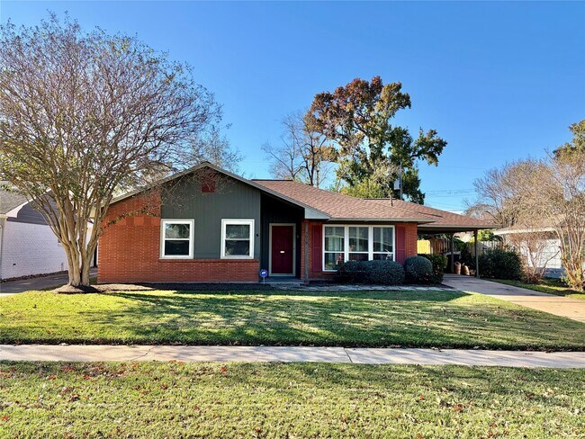 property at 5019 Poinciana Dr