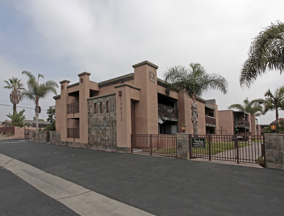 Seashore Apartments in Huntington Beach, CA - Foto de edificio