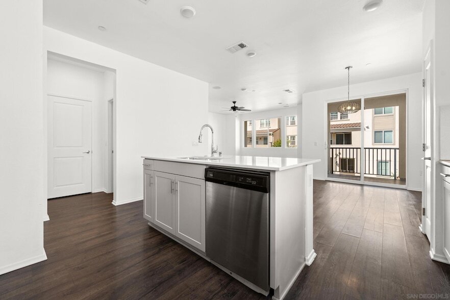 1207 Paseo Seashore, Unit 82 in San Diego, CA - Building Photo