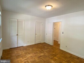 4000 Beecher St NW in Washington, DC - Building Photo - Building Photo