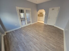 802 Dempster St in Evanston, IL - Building Photo - Building Photo