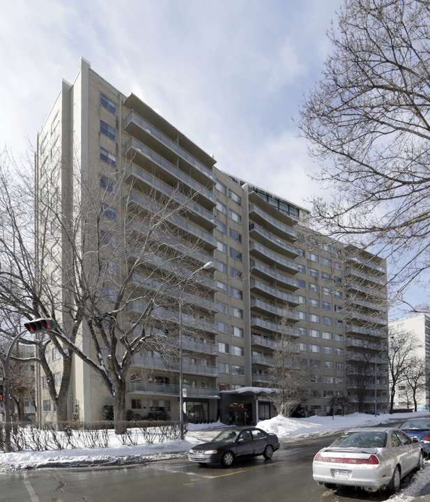 Royale Westmount Appartements in Westmount, QC - Building Photo