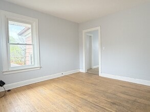 1020-1022 Gladstone Ave in Windsor, ON - Building Photo - Building Photo