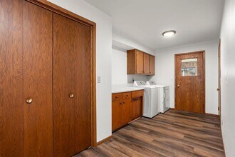 1303 Haen Dr in Kaukauna, WI - Building Photo - Building Photo