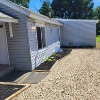 1218 Vincent Ct in Benton Harbor, MI - Building Photo