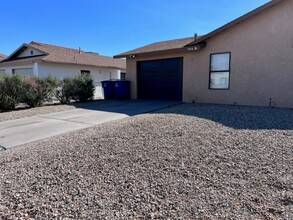 364 Anna Cir in Bullhead City, AZ - Building Photo - Building Photo