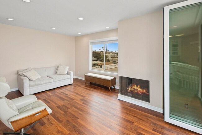 5155 W Point Loma Blvd in San Diego, CA - Building Photo - Building Photo