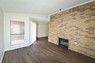 6622 S Creek Dr in Fort Worth, TX - Building Photo - Building Photo