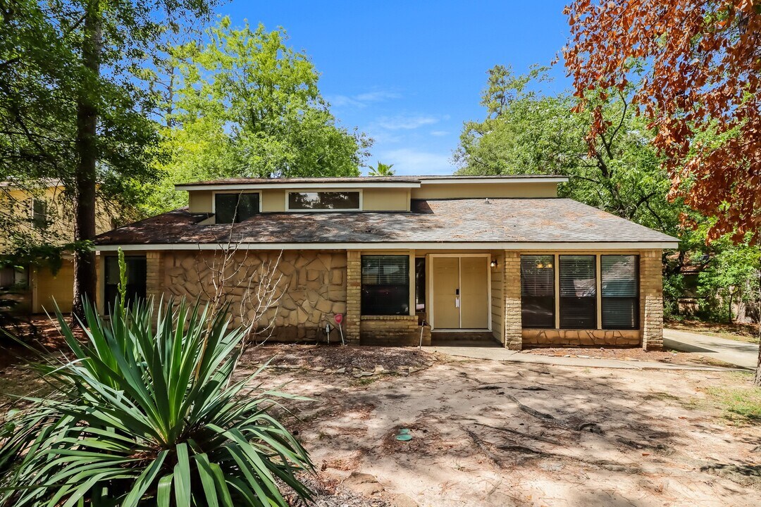 334 Cypresswood Dr in Spring, TX - Building Photo