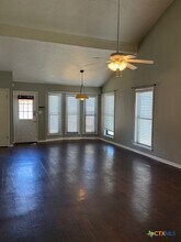 101 Maplewood Dr in Victoria, TX - Building Photo - Building Photo