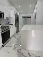 8738 NW 116th Way in Hialeah Gardens, FL - Building Photo - Building Photo