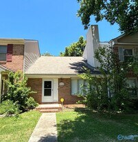 2716 Wynterhall Rd SE in Huntsville, AL - Building Photo