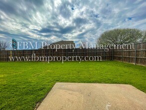 1603 S Hall St in Ennis, TX - Building Photo - Building Photo