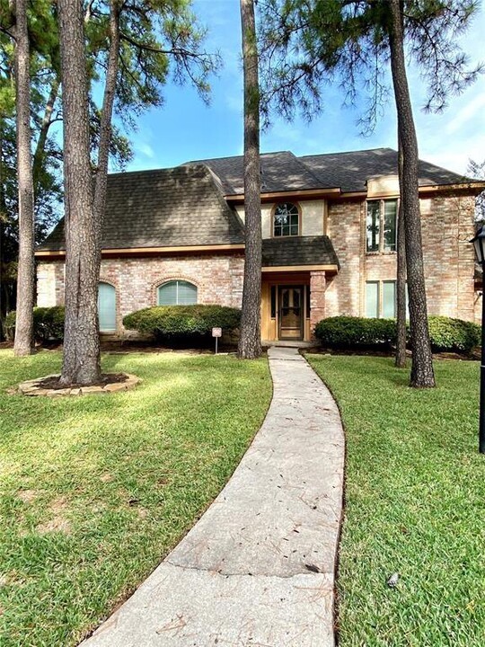 18318 Mahogany Forest Dr in Spring, TX - Foto de edificio