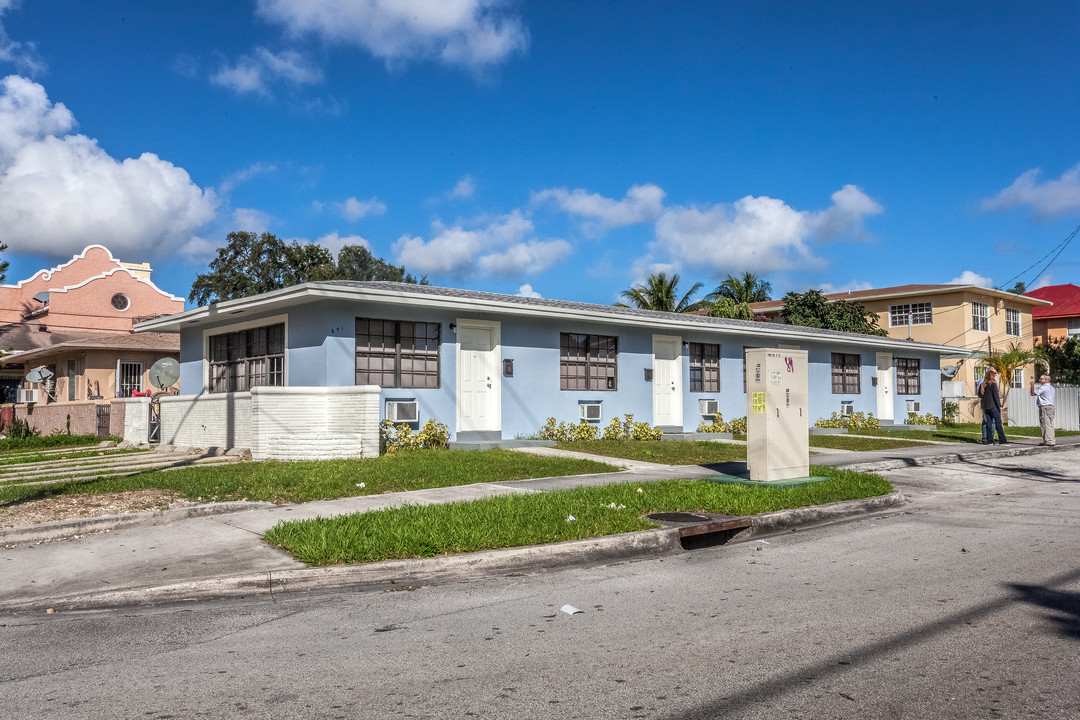 891 SW 5th St in Miami, FL - Building Photo