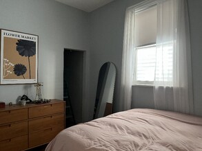 2209 N Keeler Ave in Chicago, IL - Building Photo - Building Photo