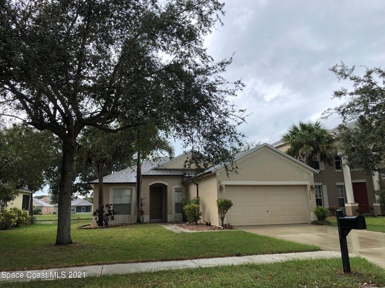 3646 Mt Carmel Ln in Melbourne, FL - Foto de edificio