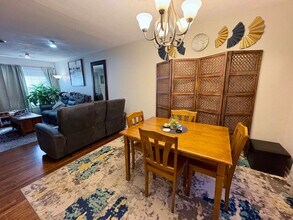 1311 W Lovers Ln in Arlington, TX - Building Photo - Building Photo