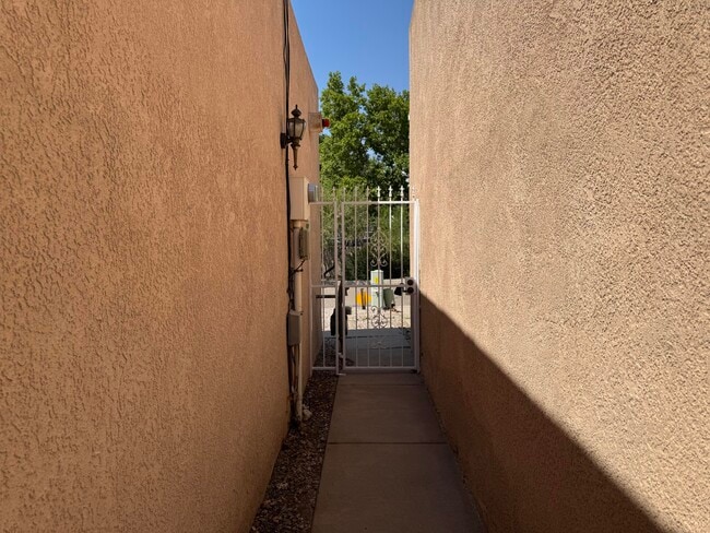 9704 Lagrima De Oro Rd NE in Albuquerque, NM - Building Photo - Building Photo