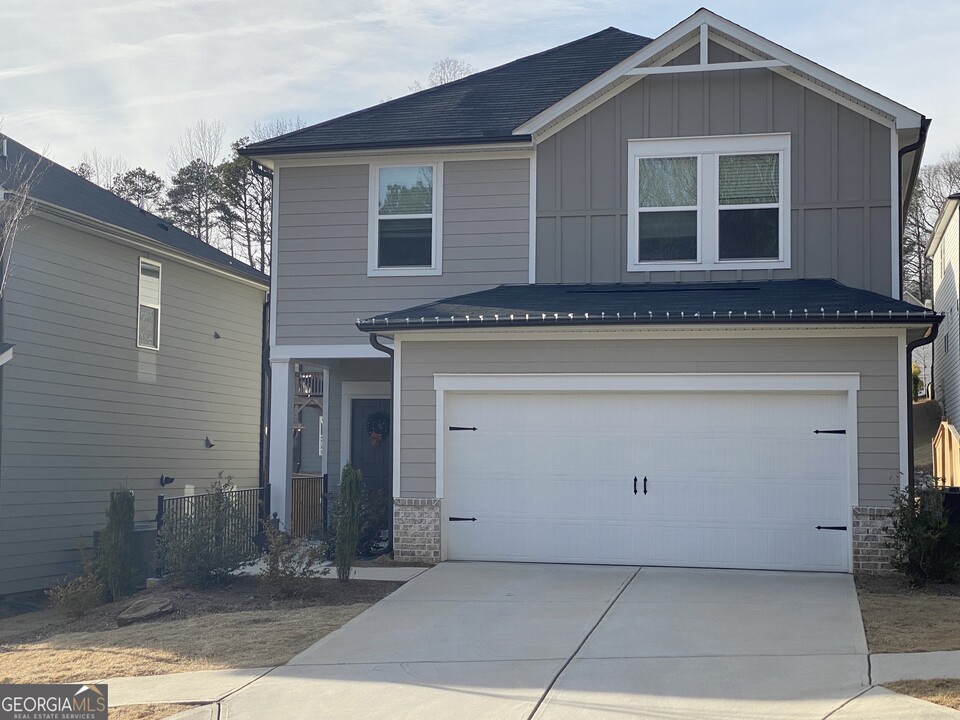 218 Wells Cir in Holly Springs, GA - Building Photo