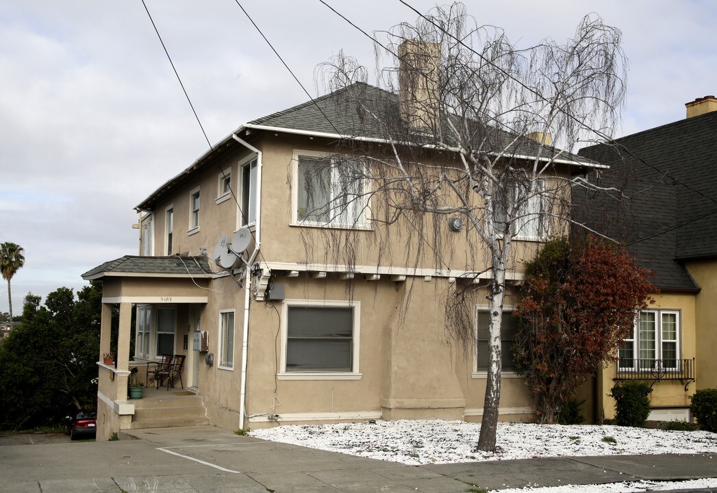 5103 Fairfax Ave in Oakland, CA - Foto de edificio