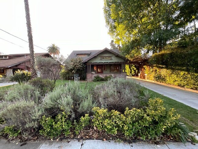 545 N Oakland Ave