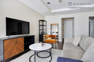 747 Gayley Ave in Los Angeles, CA - Foto de edificio - Building Photo