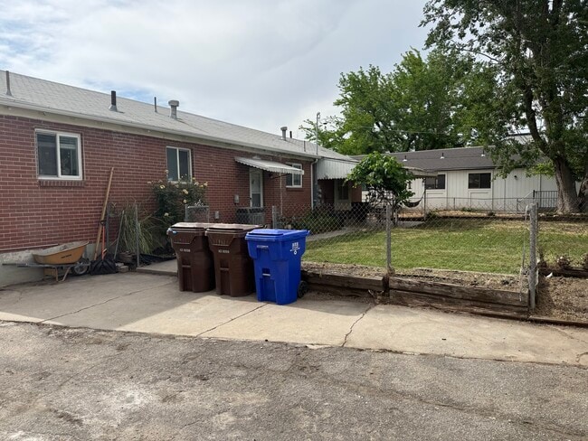 2145 S Nowell Cir, Unit Basement apt. in South Salt Lake, UT - Foto de edificio - Building Photo
