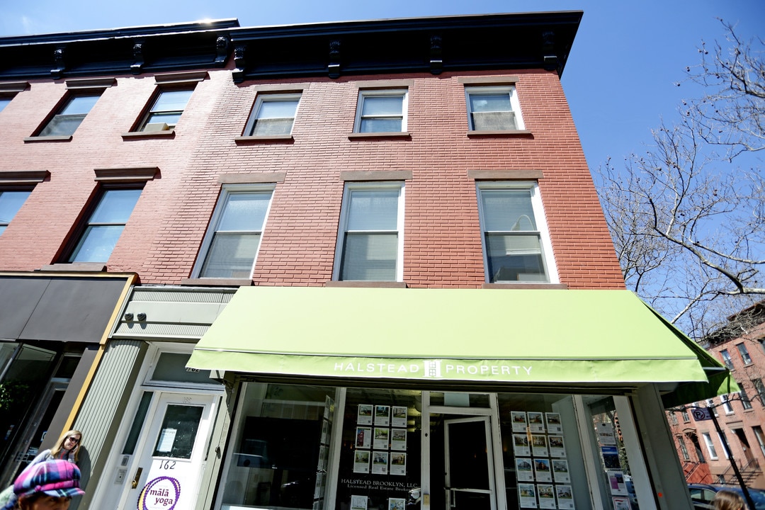 162 Court St in Brooklyn, NY - Building Photo