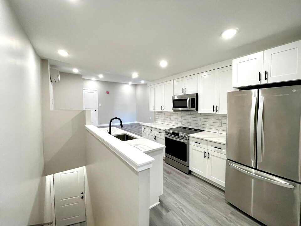 2227 W Thompson St in Philadelphia, PA - Building Photo
