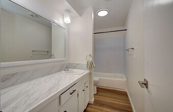 2918-2920 Harney St in Vancouver, WA - Building Photo - Building Photo