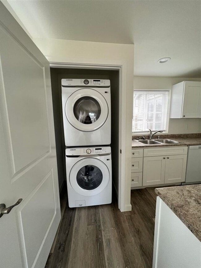 417 E Division St in Mount Vernon, WA - Building Photo - Building Photo