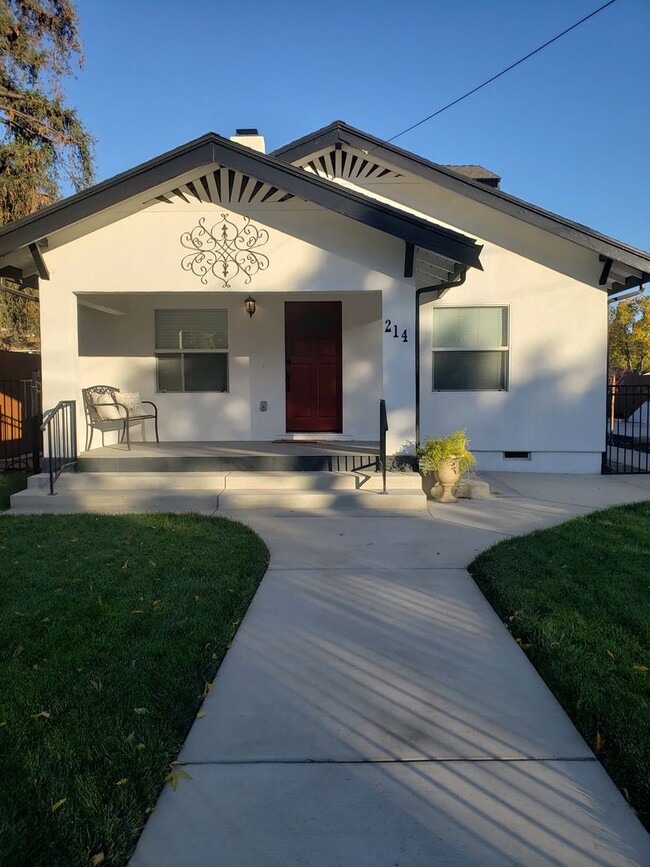 214 Las Flores Ave in Modesto, CA - Building Photo - Building Photo