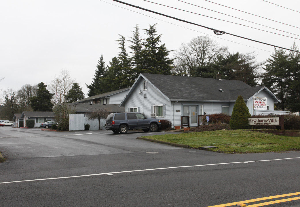 Hawthorne Villa in Tigard, OR - Building Photo