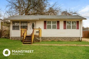 5002 Seville Dr in Louisville, KY - Building Photo