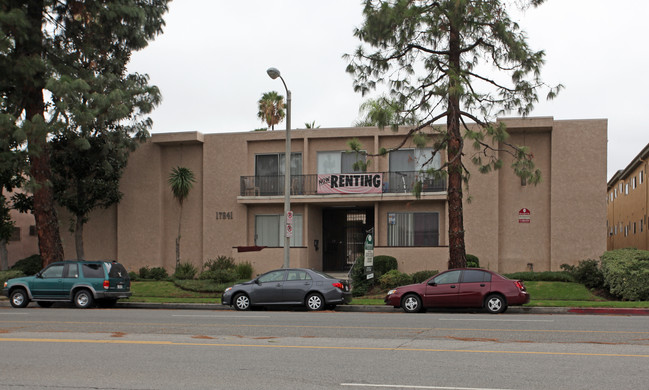 Devonshire in Northridge, CA - Foto de edificio - Building Photo