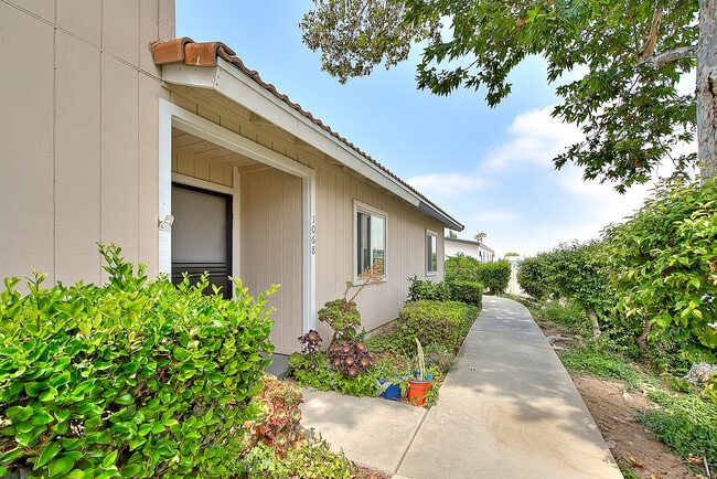 1068 Border Ave in Corona, CA - Building Photo - Building Photo