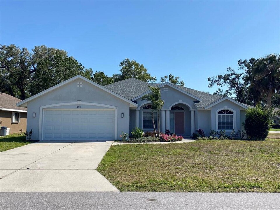 4511 27th Ave W in Bradenton, FL - Building Photo