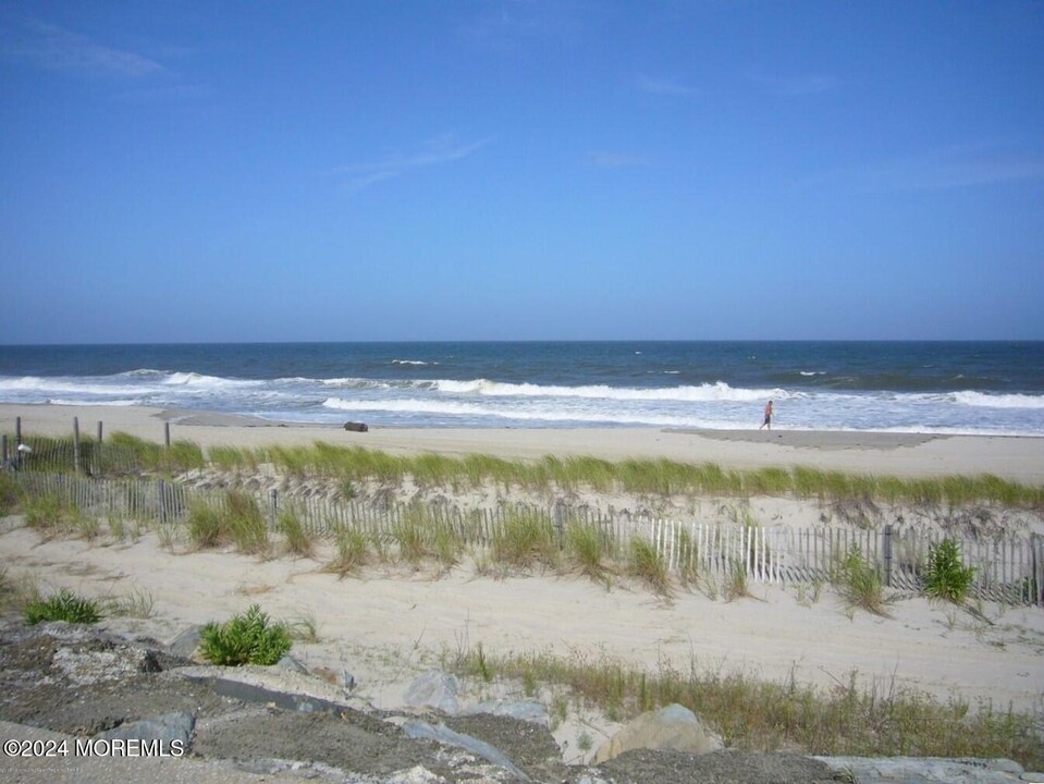 1187 Ocean Ave in Sea Bright, NJ - Foto de edificio