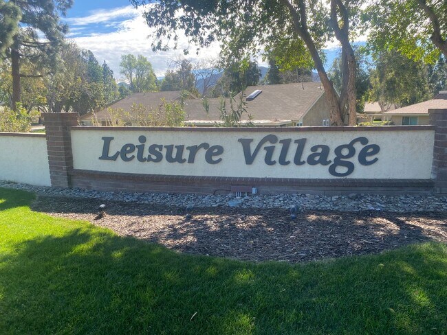 7144 Village 7 in Camarillo, CA - Foto de edificio - Building Photo
