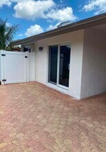 4931 NW 86th Ave in Lauderhill, FL - Foto de edificio - Building Photo