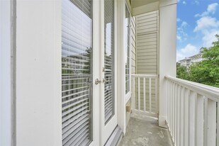 194 W Breezy Way in The Woodlands, TX - Building Photo