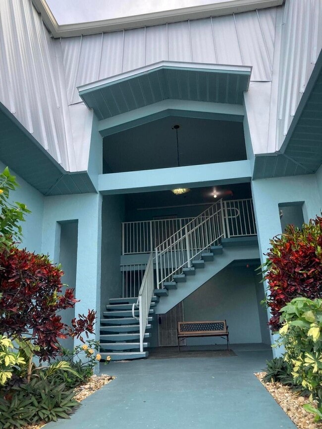 property at 950 S Kanner Hwy