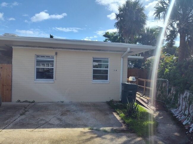 318 N Oleander Ave