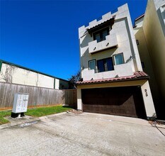 939 Queen Annes Rd in Houston, TX - Building Photo - Building Photo